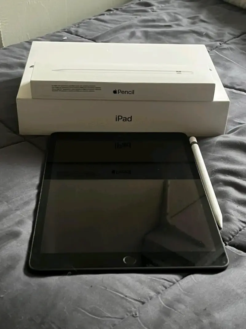 iPad con Apple Pencil en buen estado - 2