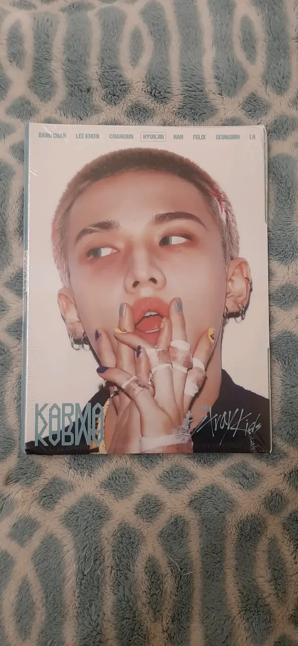 ÁLBUM KARMA ACCORDION HYUNJIN SELLADO - STRAY KIDS - 1