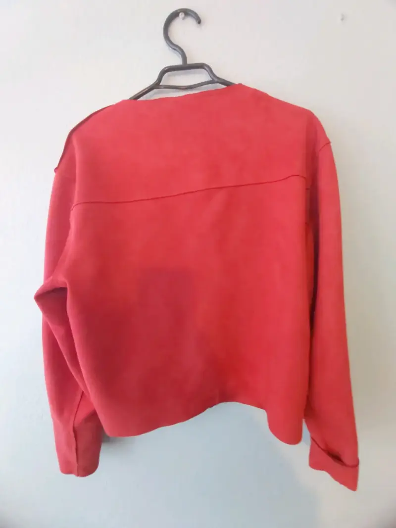 Chaqueta roja de mujer con botones - 3