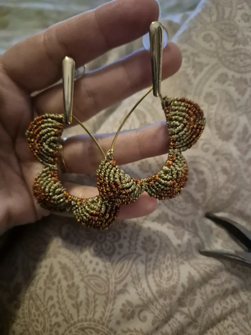 Aros de macramé doradas y cobre - 3