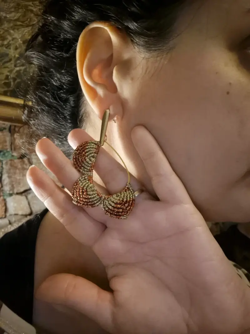 Aros de macramé doradas y cobre - 5