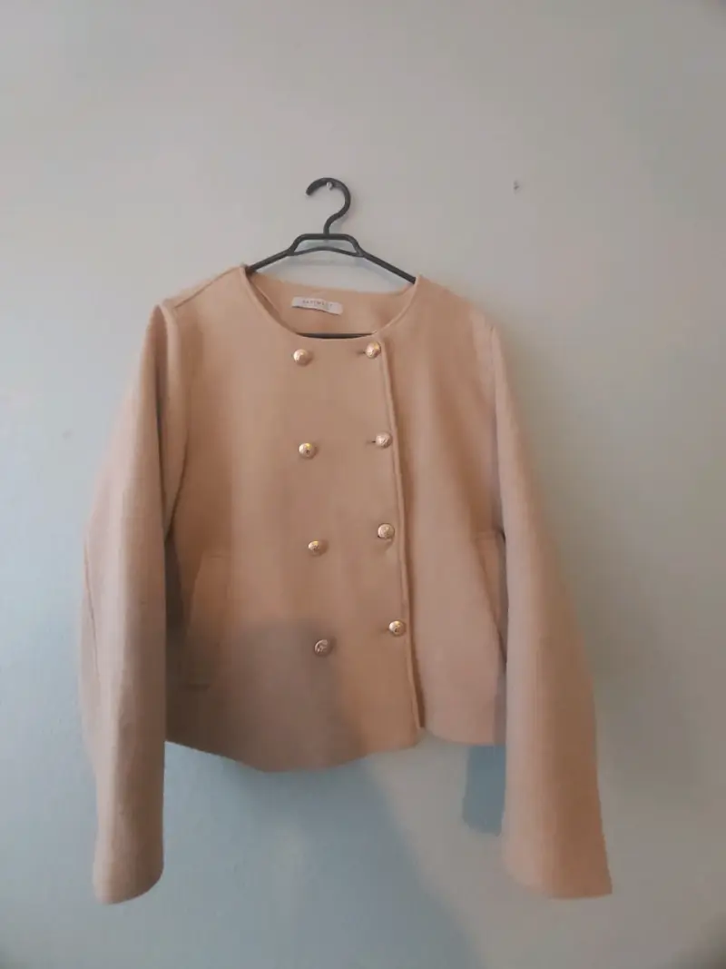 Chaqueta beige de lana con botones dorados Basement - 2