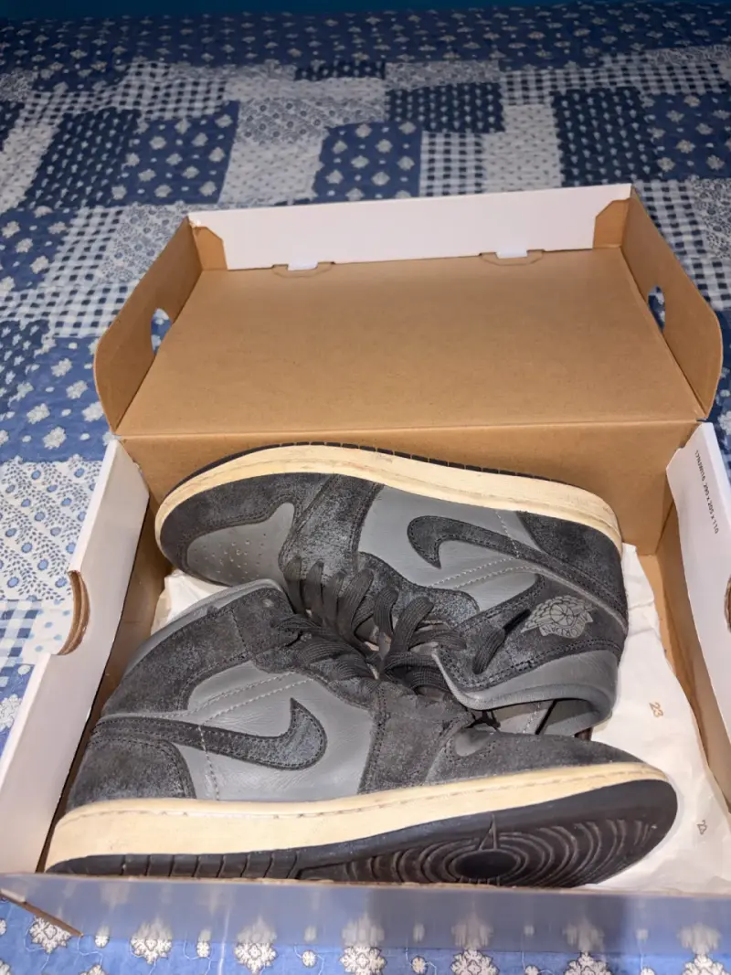 Zapatillas  grises Nike Air Jordan