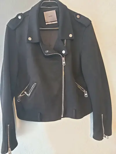 Chaqueta negra de mujer Alaniz con cierre metálico - miniatura 1