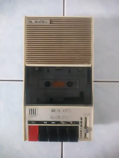 Grabadora de cassette vintage (sin probar) - miniatura 1