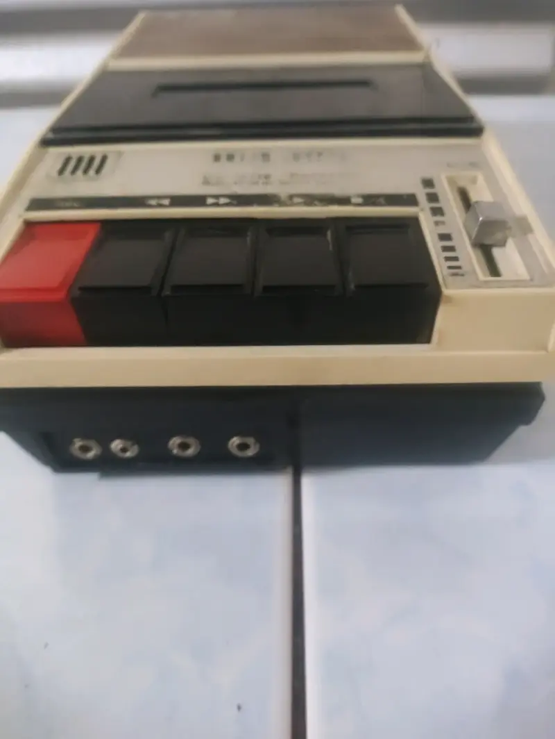 Grabadora de cassette vintage (sin probar) - 2