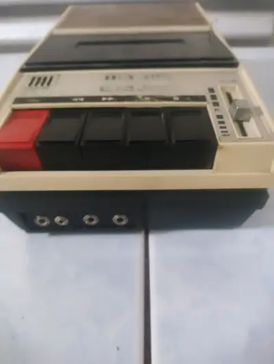 Grabadora de cassette vintage (sin probar) - miniatura 2