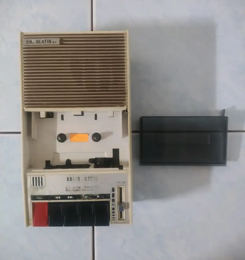 Grabadora de cassette vintage (sin probar) - 3