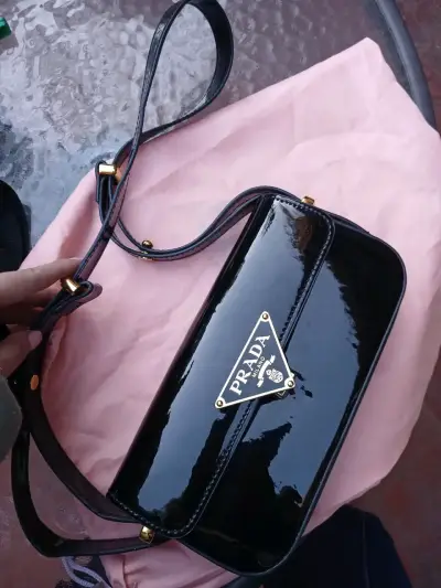 Cartera  negra Prada con correa ajustable - miniatura 1