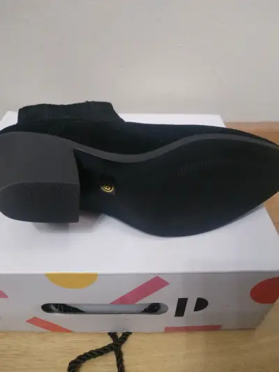 Botines de gamuza negros con tacón - miniatura 3