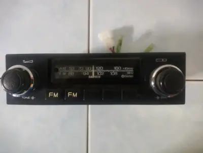 Radio vintage para auto Datsun Clarion(sin probar) - miniatura 1