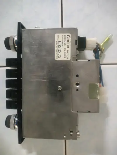Radio vintage para auto Datsun Clarion(sin probar) - miniatura 2