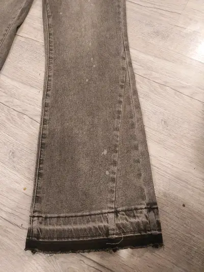 Jeans grises desgastados hombre - miniatura 2