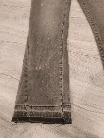 Jeans grises desgastados hombre - miniatura 3