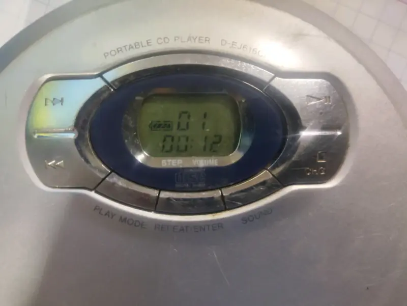 Reproductores de CD y cassette Sony y Fujitel - 4