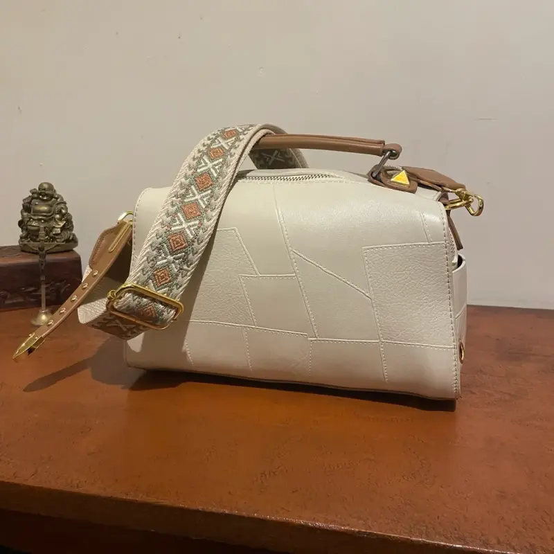 Bolso de mano blanco con correa ajustable - 3