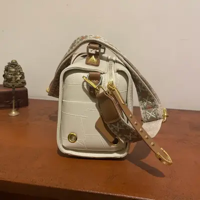 Bolso de mano blanco con correa ajustable - miniatura 4