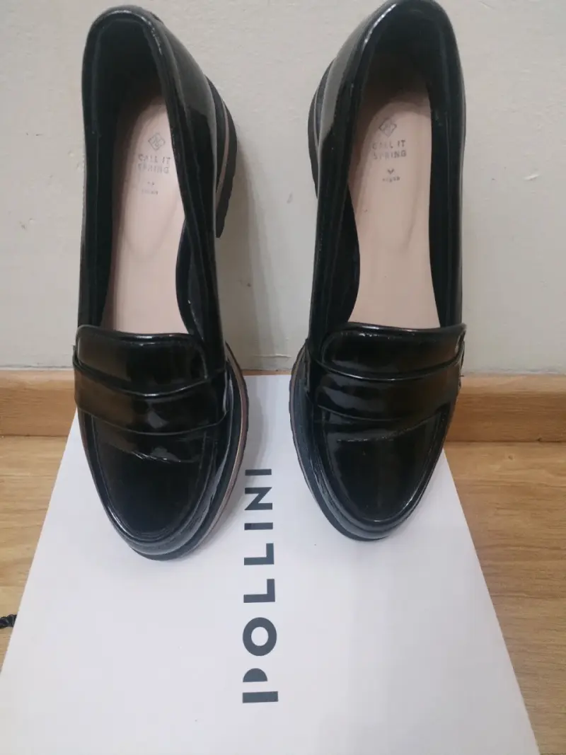Zapatos mocasines negros de charol para mujer - 2