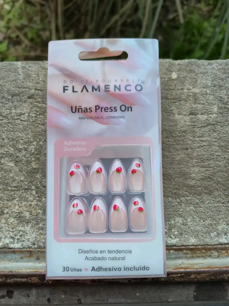 Uñas postizas Flamenco Press On con diseño de fresa - 1