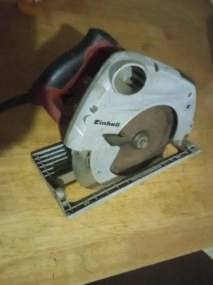 Sierra circular Einhell de mano usada - 3