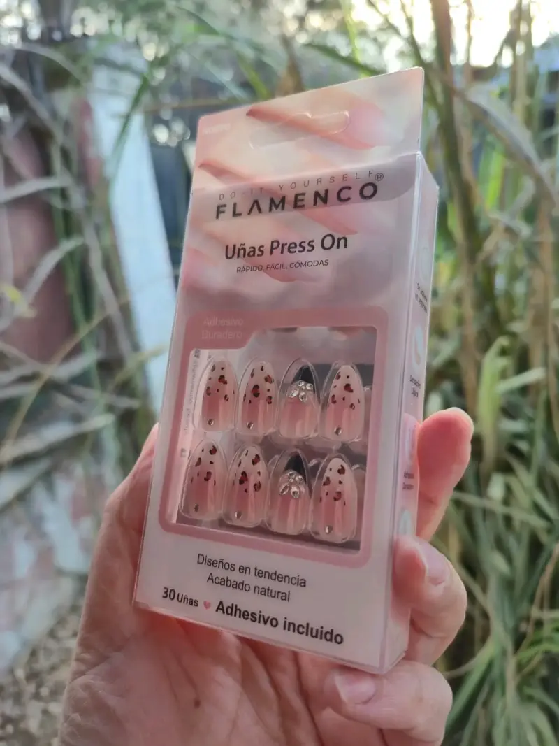 Uñas postizas Flamenco Press On diseño moderno - 2