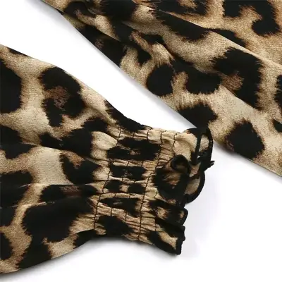 Blusa de mujer con estampado animal print - miniatura 4