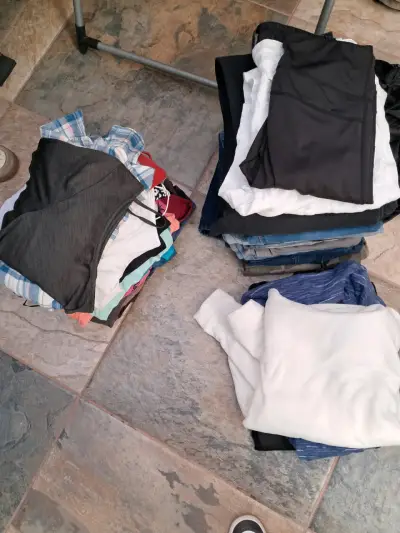 Lote de ropa distintas tallas ideal para revender - miniatura 1
