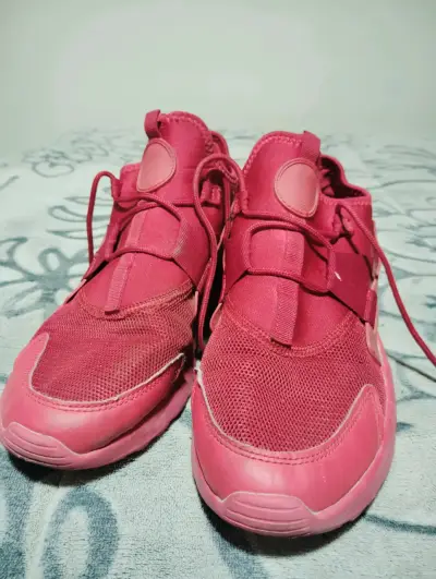 Zapatillas deportivas rojas para hombre en buen estado - miniatura 1