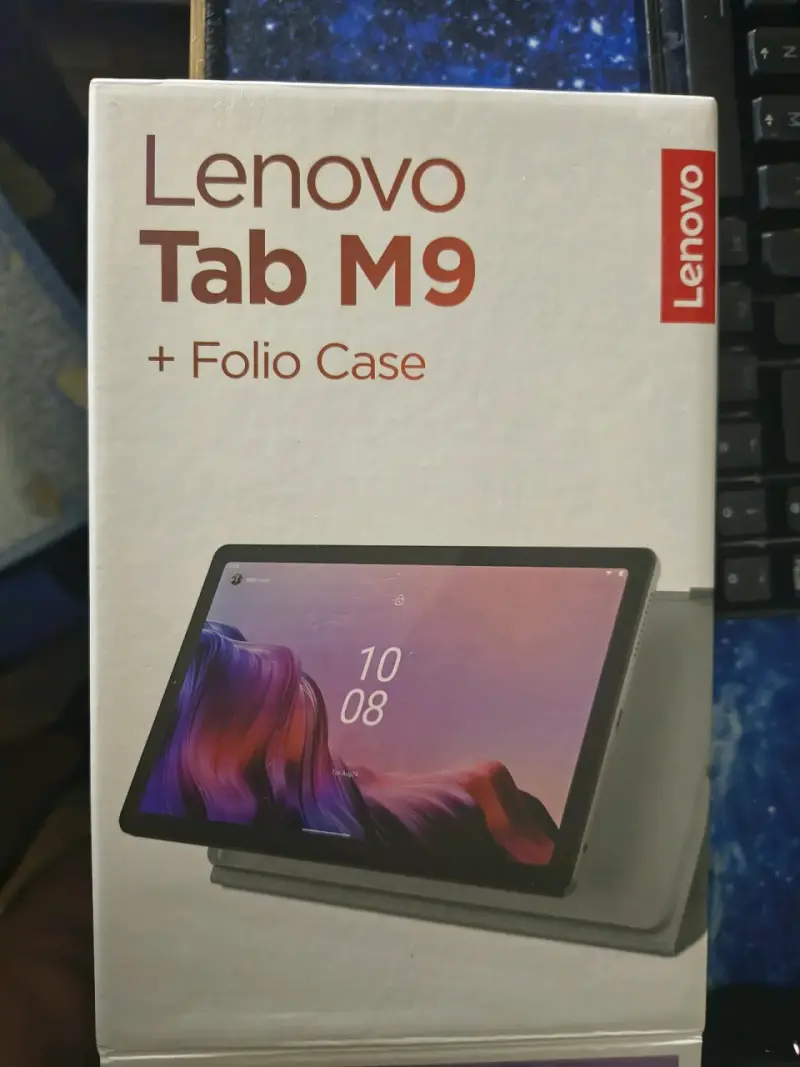 Tablet Lenovo Tab M9 con funda folio