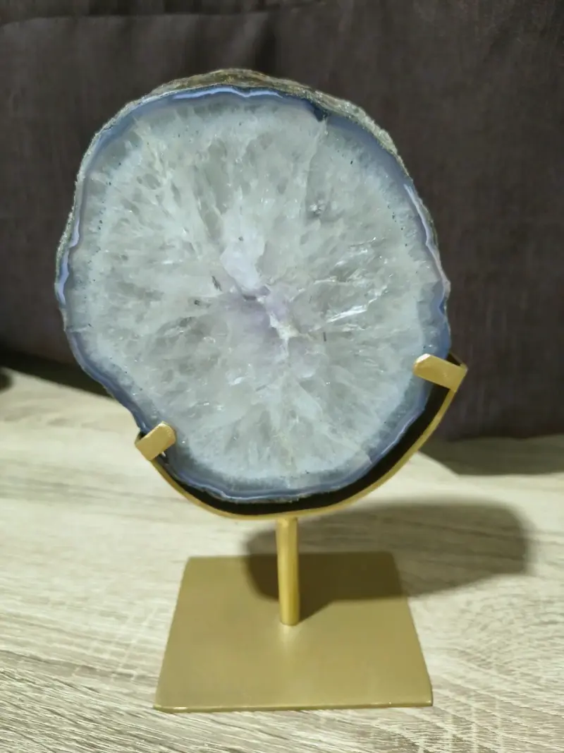 Portal de ágata cristalino en soporte dorado - 2