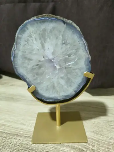 Portal de ágata cristalino en soporte dorado - miniatura 2