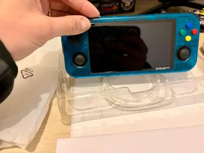 Consola portátil Retroid Pocket 3+ nueva - miniatura 3