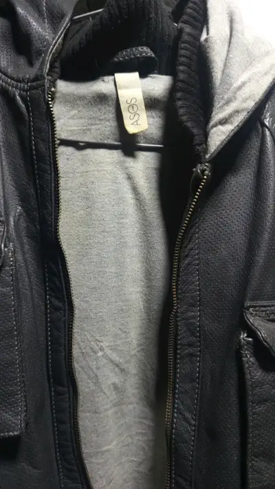 Chaqueta de cuero negra con capucha SOSA - miniatura 2