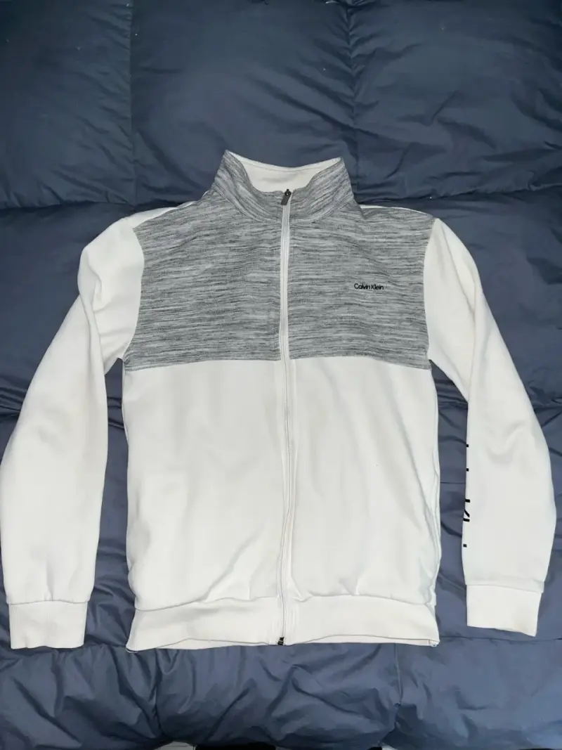 Chaqueta Calvin Klein blanca y gris con cierre - 1
