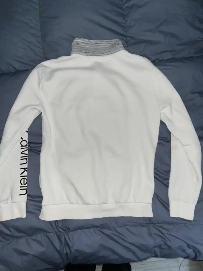 Chaqueta Calvin Klein blanca y gris con cierre - 2