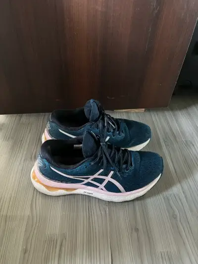 Zapatillas running Asics azul con detalles rosados - miniatura 1