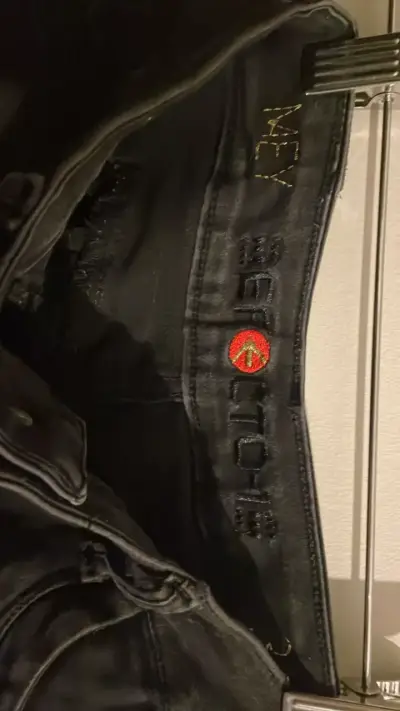 Pantalones negros con detalles bordados para mujer - miniatura 3