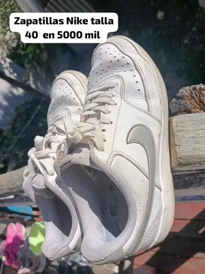 Zapatillas Nike blancas talla 40 usadas - miniatura 1