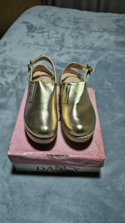 Sandalias doradas con plataforma Dancy - miniatura 2