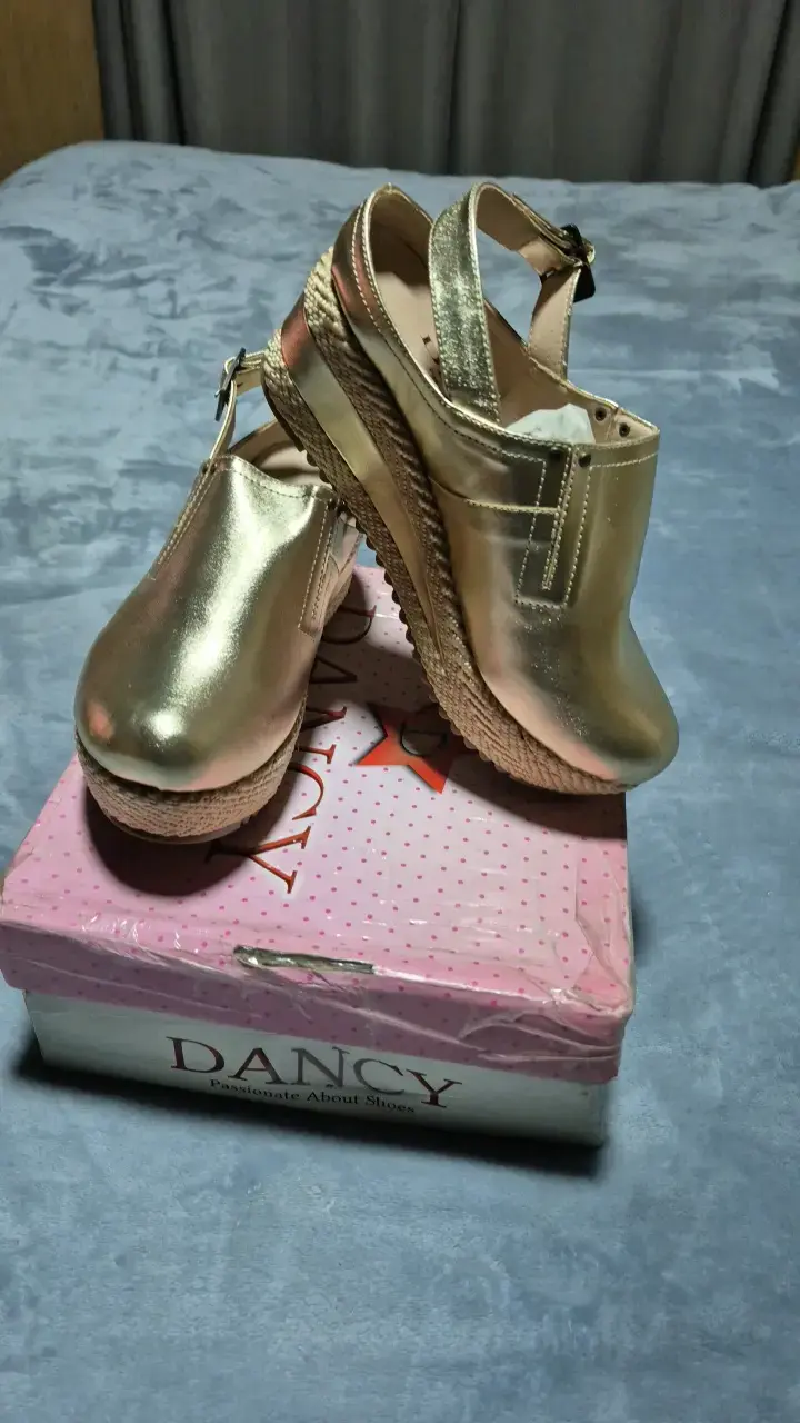Sandalias doradas con plataforma Dancy - 4