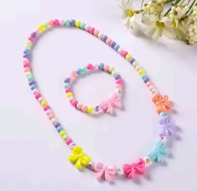 Collar y pulsera de cuentas pastel para niñas - miniatura 2