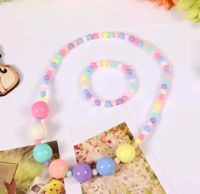 Collar y pulsera de cuentas pastel para niñas - miniatura 4