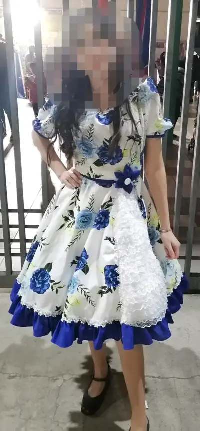 Vestido de huasa con flores azules - miniatura 1