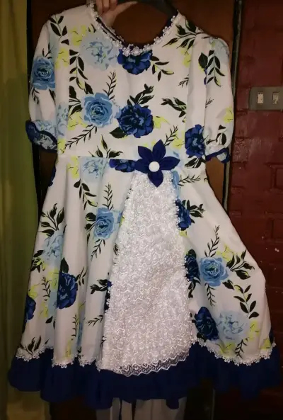 Vestido de huasa con flores azules - miniatura 2