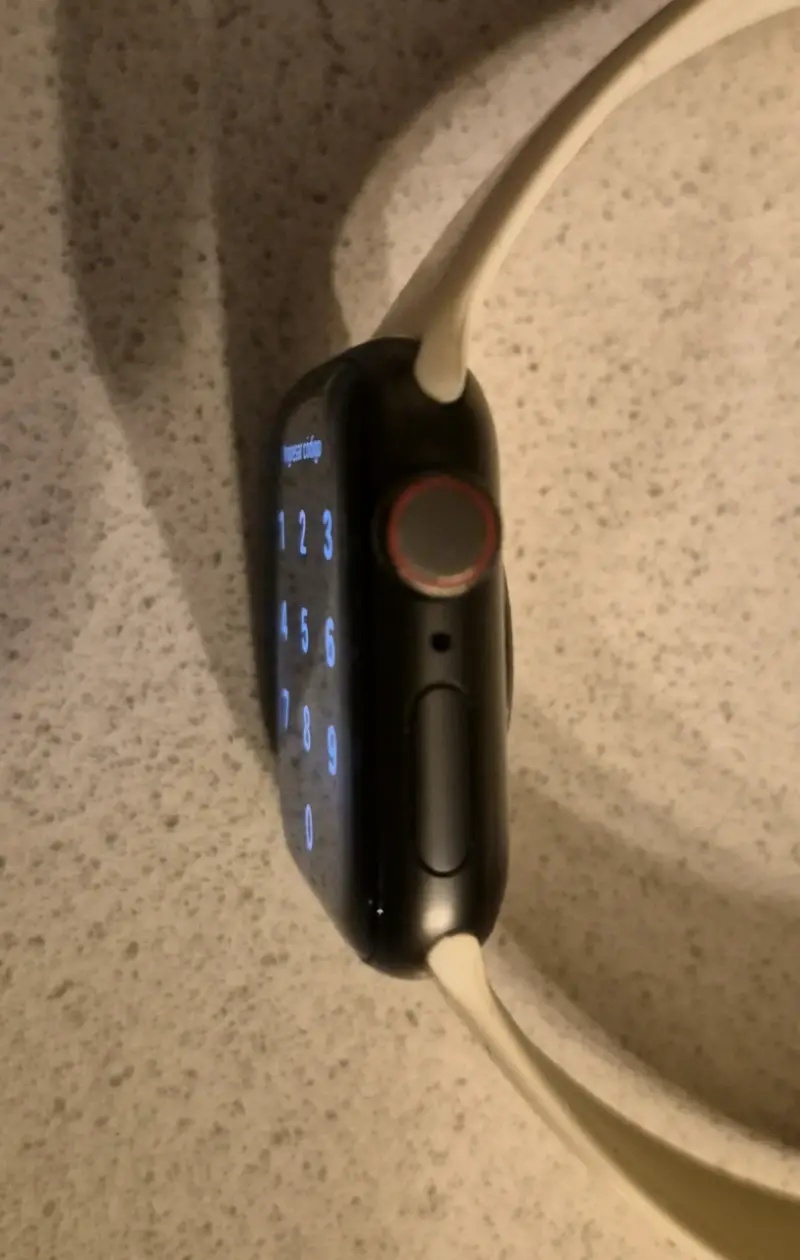 Apple Watch SE (1a Gen) de 40mm GPS + Cellular - 2