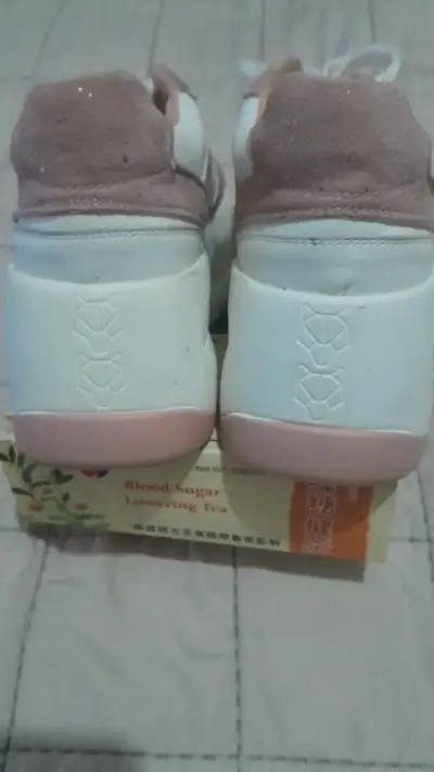 Zapatillas deportivas blancas y rosadas para mujer - miniatura 3