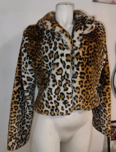 Abrigo De Pelo Sintético Animal Print Leopardo - miniatura 1
