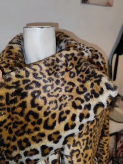 Abrigo De Pelo Sintético Animal Print Leopardo - miniatura 4