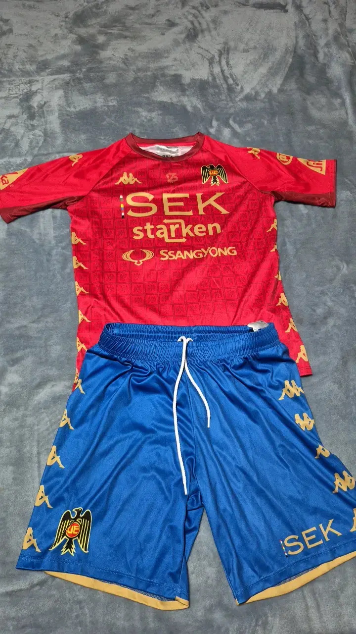 Conjunto de fútbol Kappa rojo y azul talla12 - 2