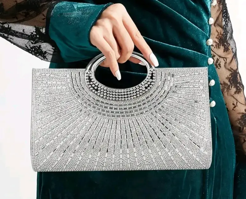 Cartera de mano plateada con cristales - 2